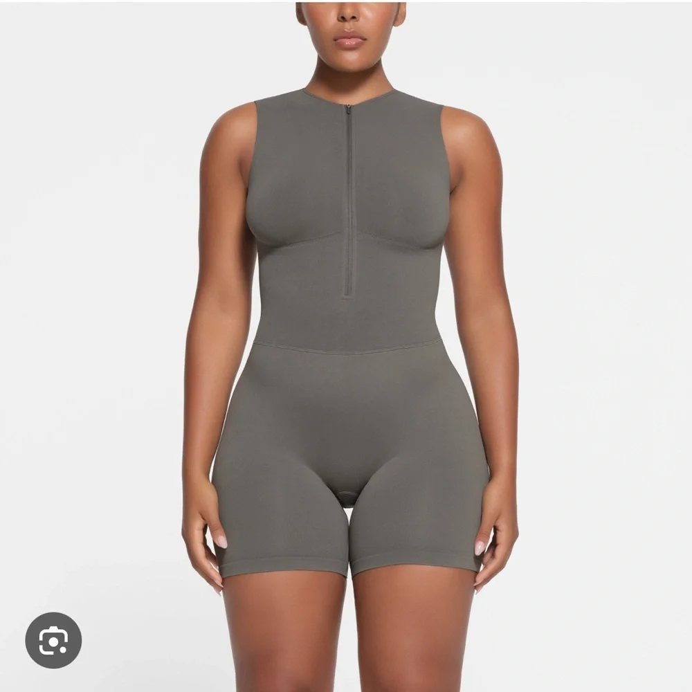Skims Mid Thigh Romper Onesie - Picture 4 of 10